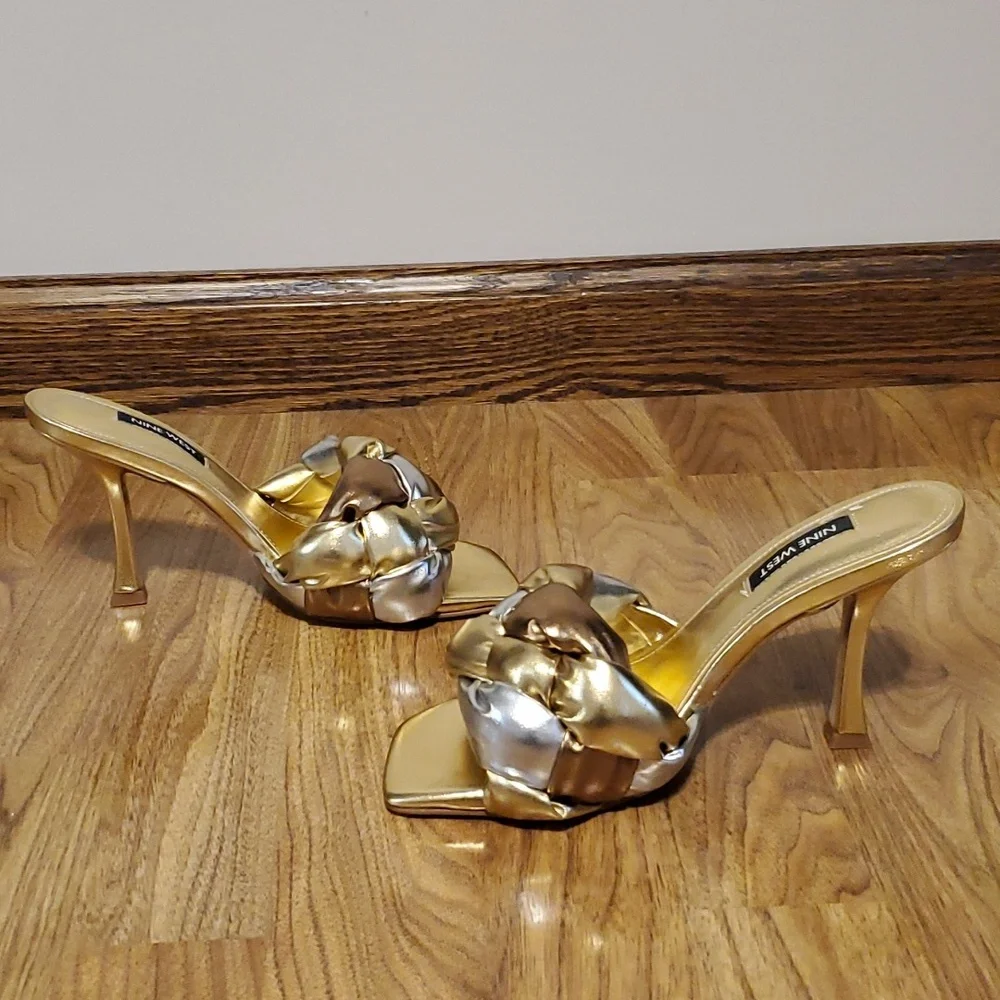 Nine West Yoyo 3 Heeled Dress Sandals Womens Size 6 Gold Silver Metallic